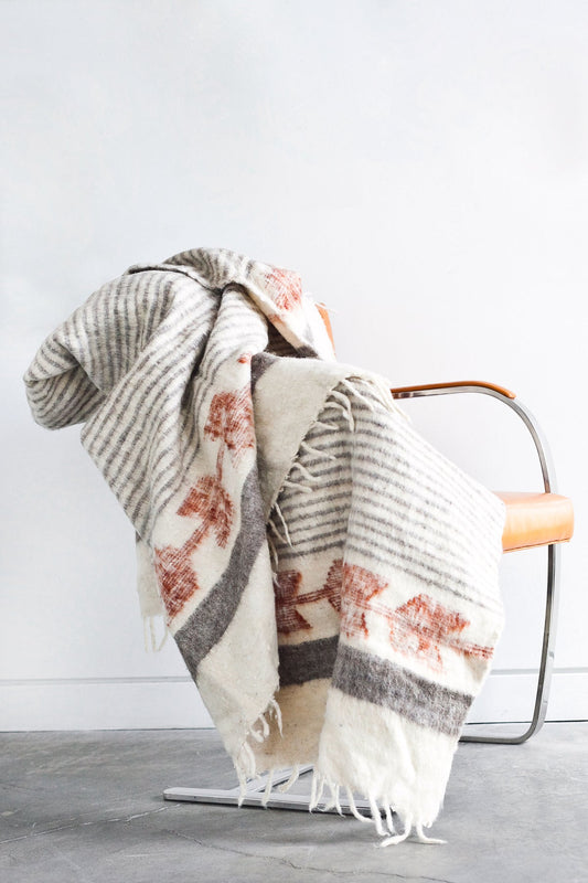 Traditional Momo Blanket - Grey Cayenne