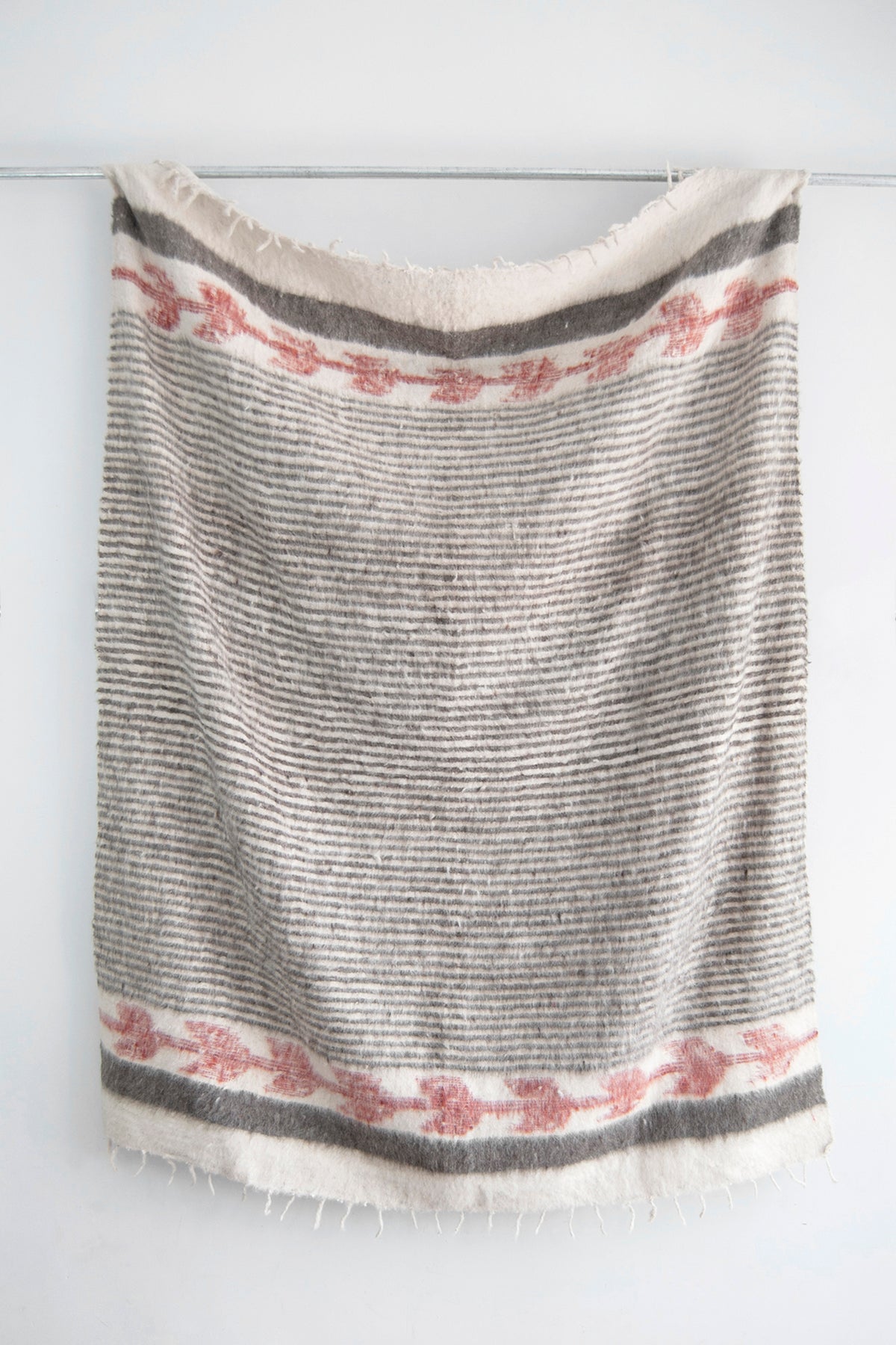 Traditional Momo Blanket - Grey Cayenne