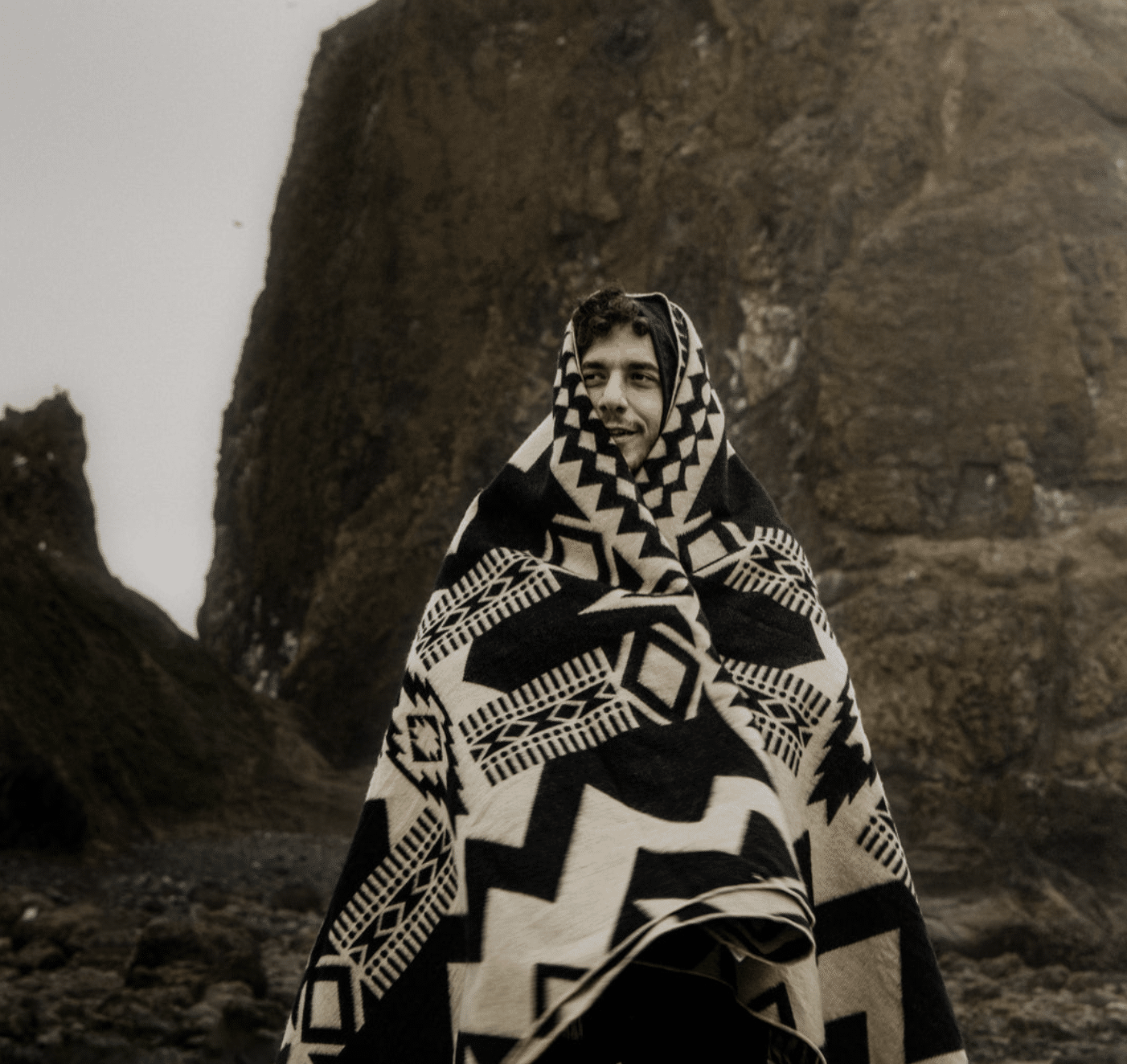 AWA BLANKET - NATURAL / BLACK