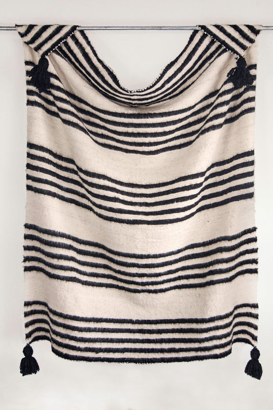 Tassel Momo Blanket