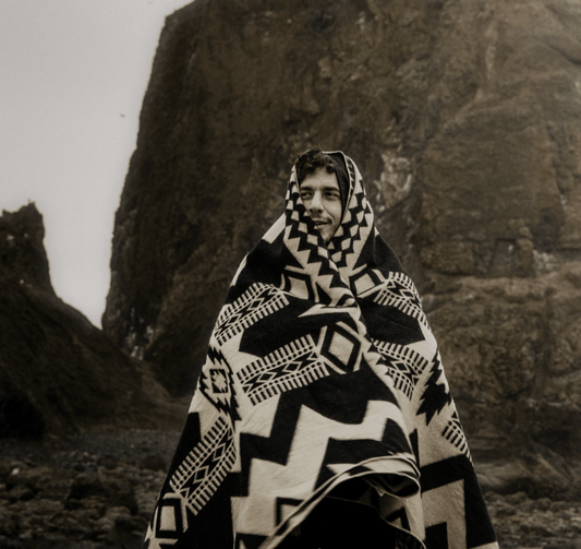 AWA BLANKET - NATURAL / BLACK