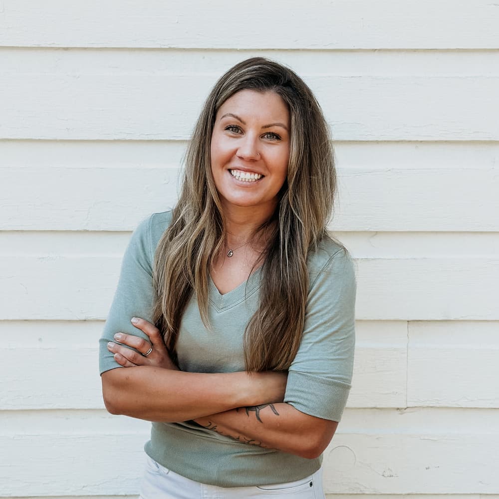 Karina – Front Desk